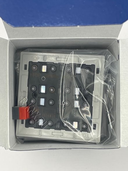JUNG KNX кнопочный модуль универсальный, 4 группа