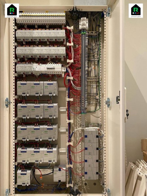 Наши проекты: шкаф управления LED-освещением на KNX